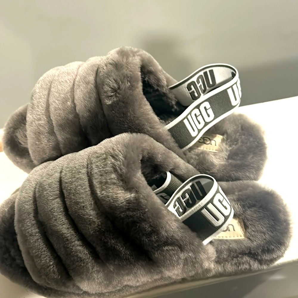 NWOT Ugg Oh Yeah Slippers